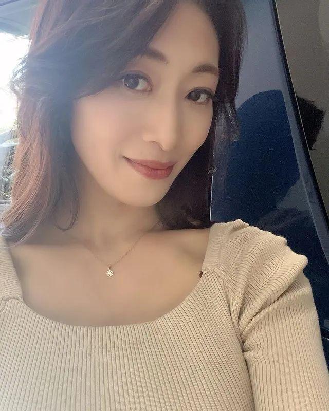 小早川憐子最新動態(tài)，從熒屏到現(xiàn)實，她的魅力持續(xù)閃耀
